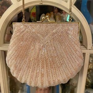 Cream Art Deco Shoulder Bag with Scalloped Beadwork
